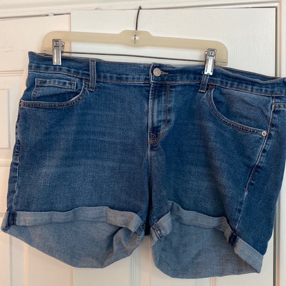 Size 16 Old Navy Boyfriend jean shorts. 3” in seam. Cuffed at leg